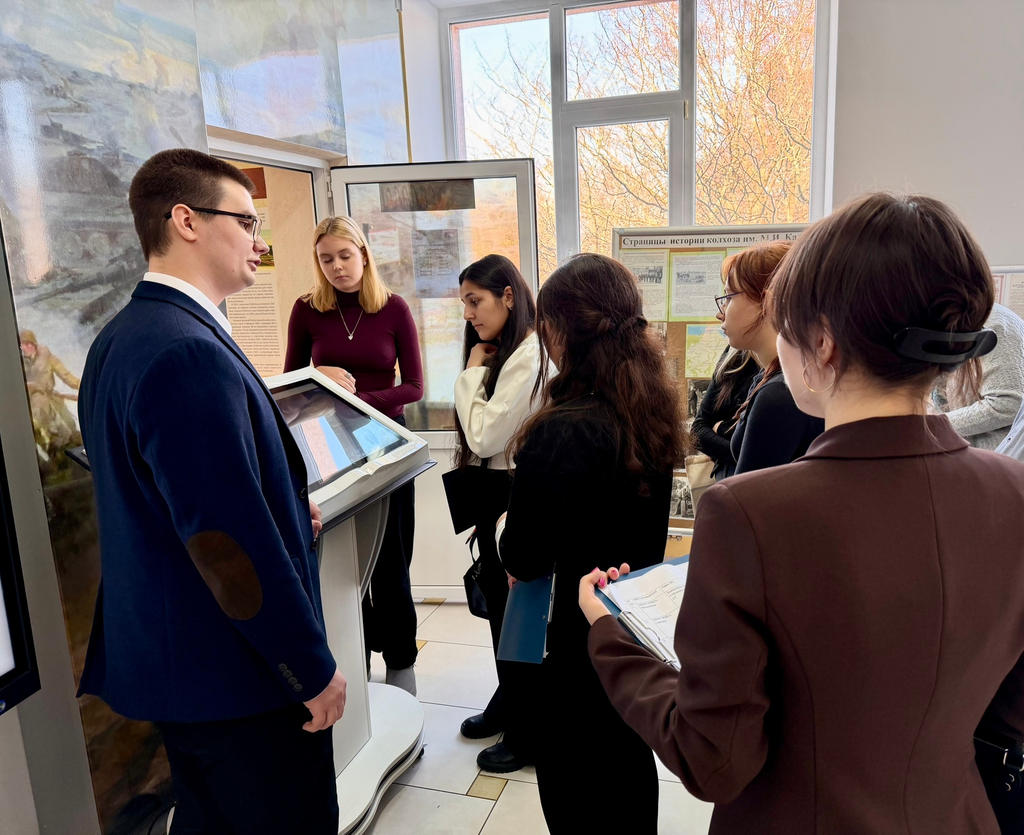 Хранители истории.